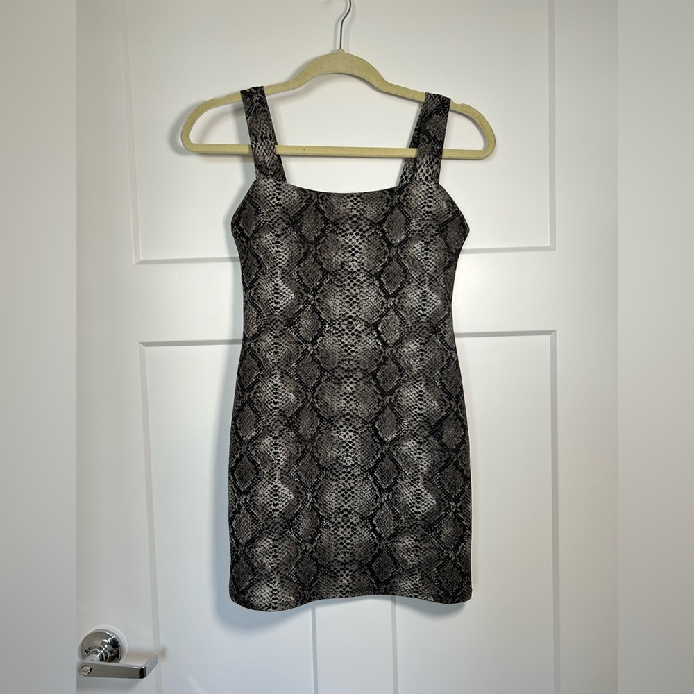 Women’s small/girls XL (kids) body con mini dress